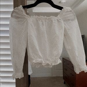 *sold* White Off-Shoulder Top